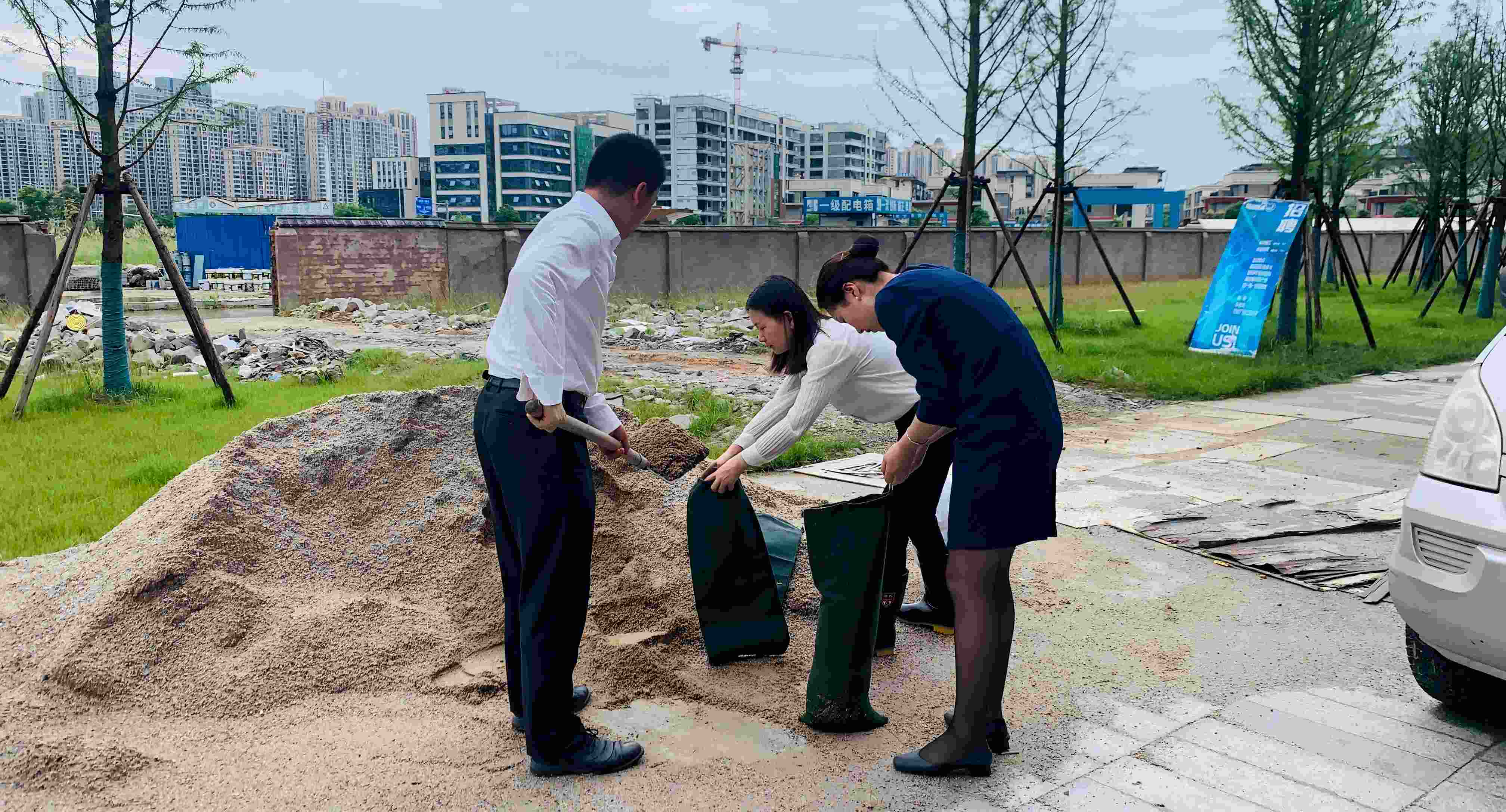 园区积极应对汛期开展排水系统检查维护